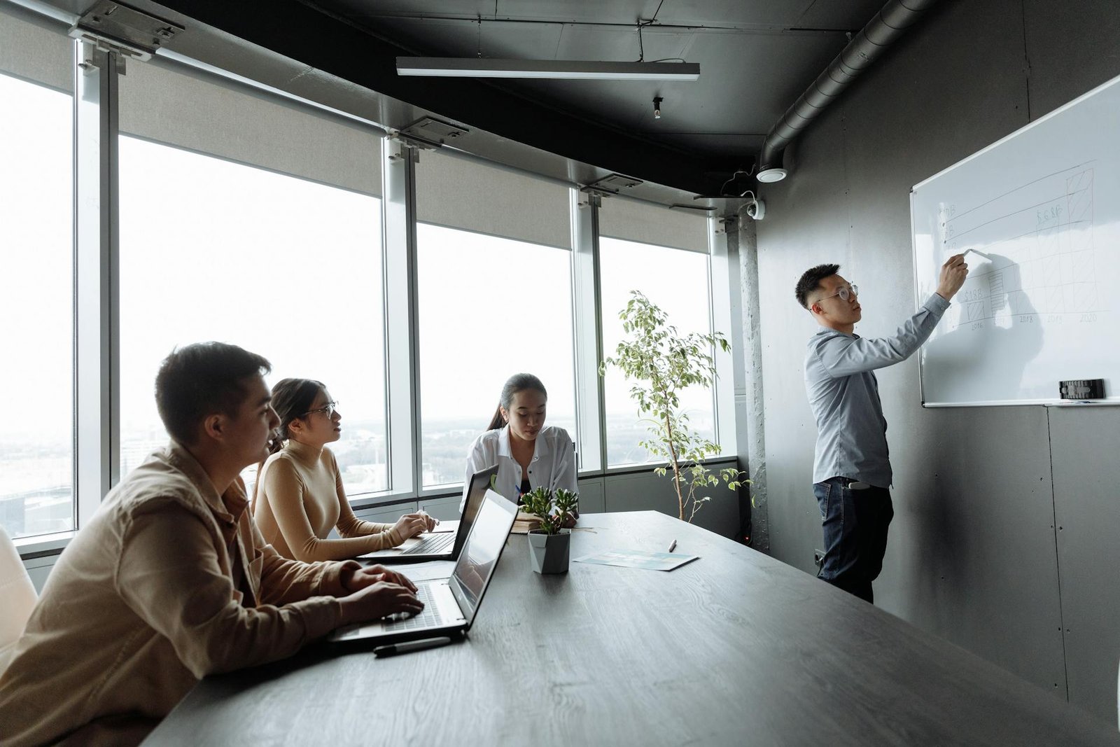 leadership inclusif, management inclusif, diversité & inclusion, inclusion au travail, égalité des chances, équité, non-discrimination, biais inconscients, unconscious bias, culture inclusive, inclusive leadership, accessibilité, handicap au travail, mixité, parité femmes-hommes, égalité salariale, prévention du harcèlement, QVT, bien-être au travail, engagement collaborateurs, ERG, allyship, recrutement inclusif, onboarding inclusif, communication inclusive, feedback 360, soft skills managers, RSE social, ESG, marque employeur, e-learning, blended learning, bootcamp, webinar, présentiel, à distance, Qualiopi, CPF, RNCP, Paris, Lyon, Marseille, Toulouse, Lille, Nantes, Strasbourg, Bordeaux, Montpellier, Rennes, ORSYS, Cegos, CNAM